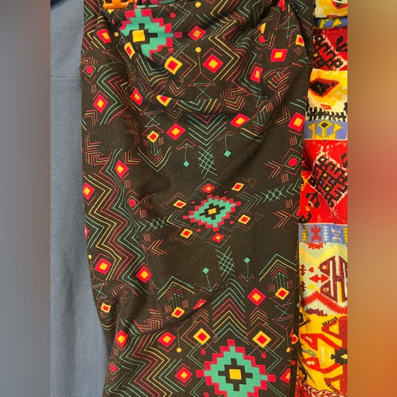 LuLaRoe Tall & Curvy Leggings - Picture 4 of 9